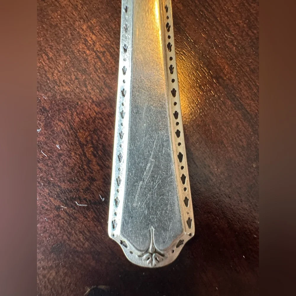 Antique Oneida Community Tudor Plate Algonquin Silverplate Spoon – 1923 Pattern